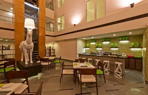 K10 Hotel Vadodara Extérieur photo