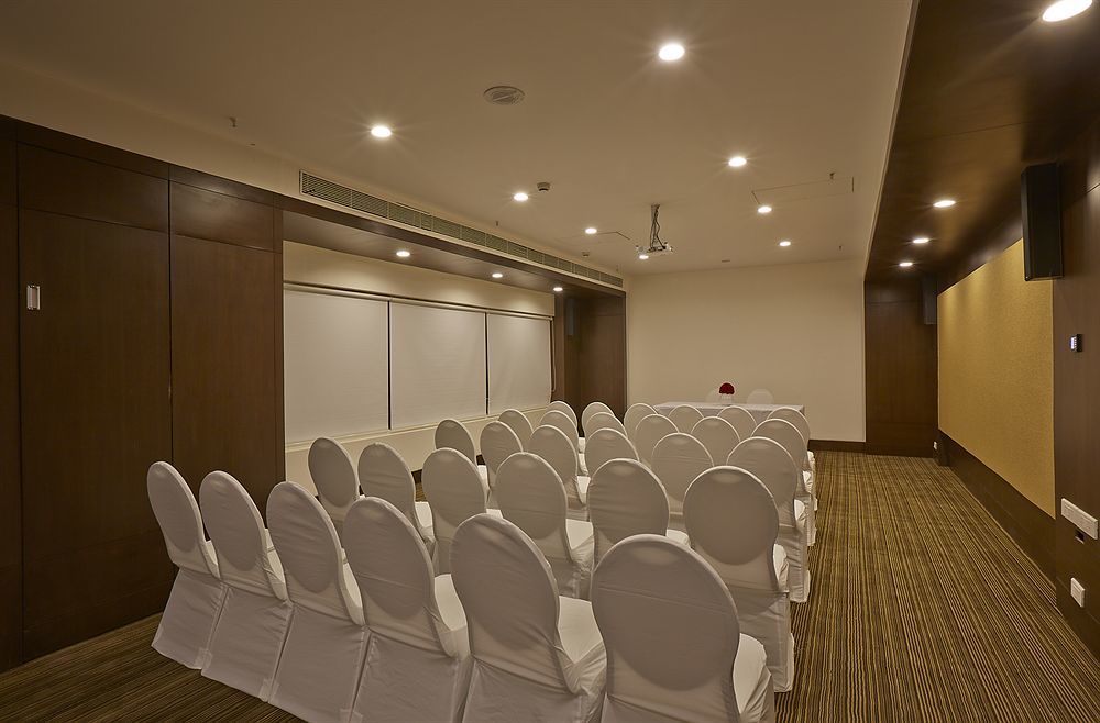 K10 Hotel Vadodara Extérieur photo