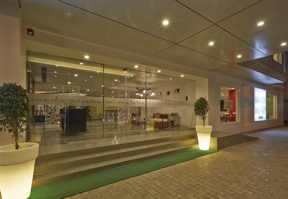 K10 Hotel Vadodara Extérieur photo