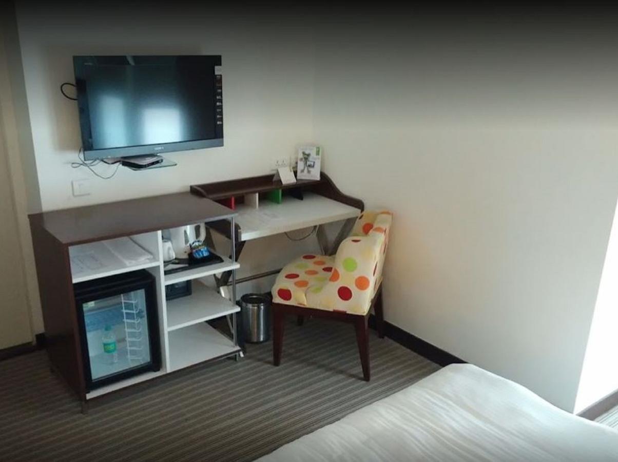 K10 Hotel Vadodara Extérieur photo
